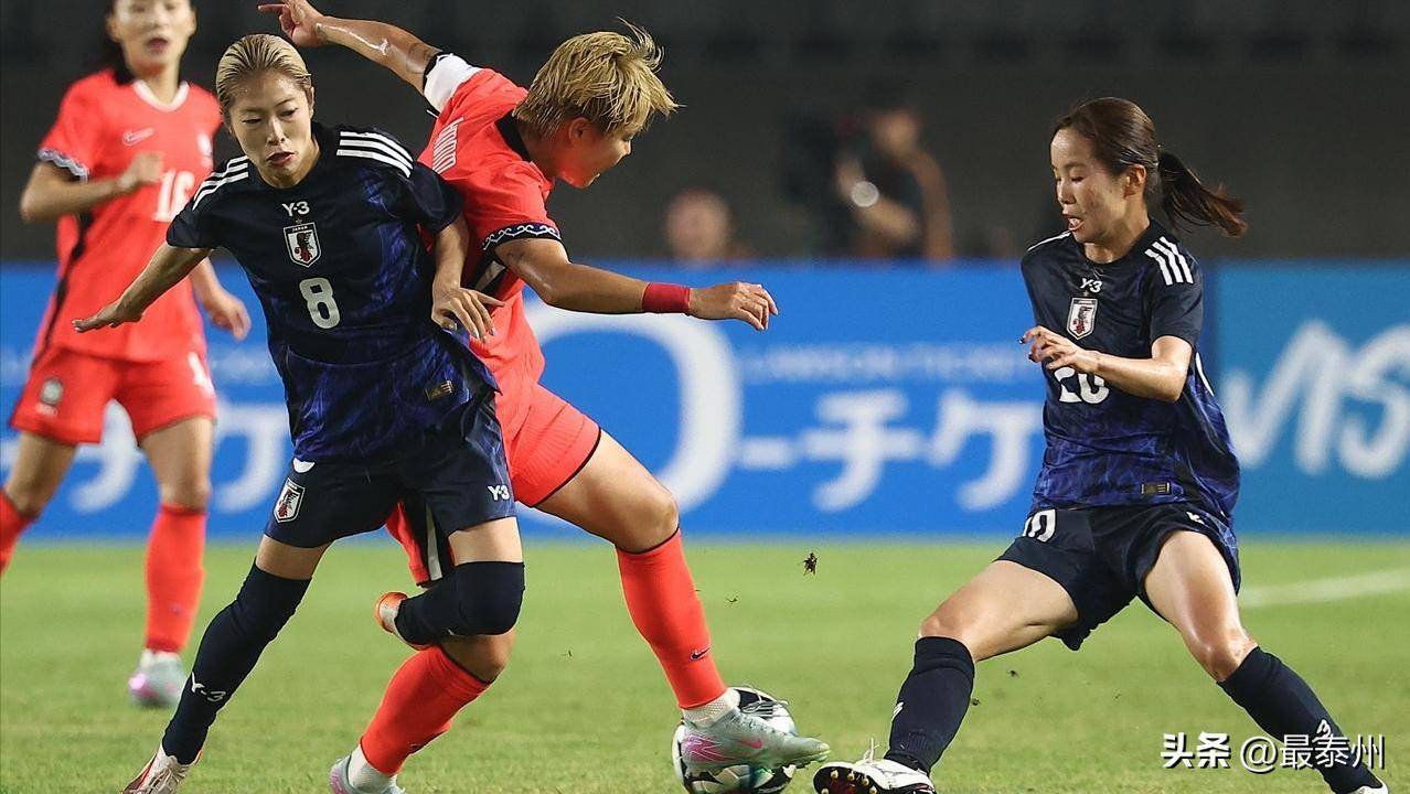 中国女足队员许某在比赛中射入绝杀球队